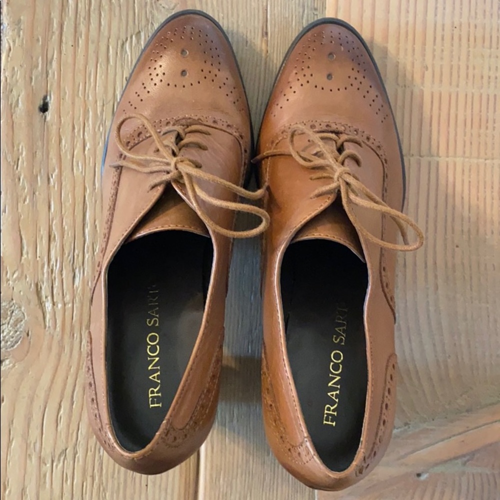 Heeled saddle shoes